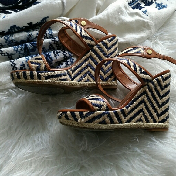 Ivanka Trump Women's Halyn Chevron Wedge Sandal - Picture 3 of 6